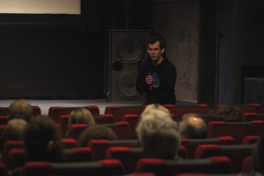 Lukas Borchers aus Göttingen stellt seinen Debutfilm "Kurs Südwest" vor